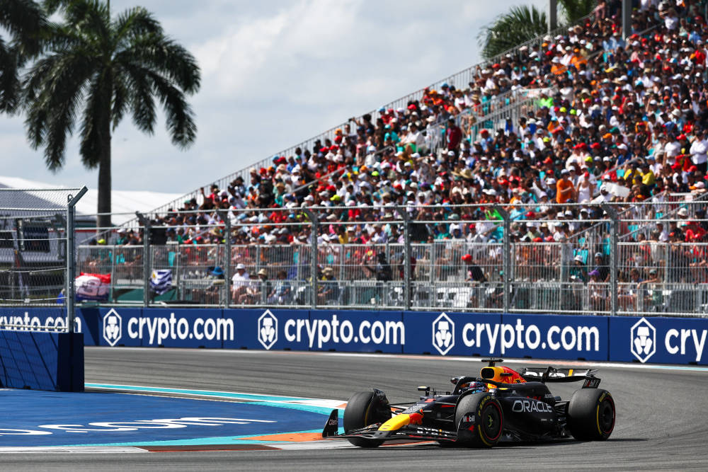 雷诺车队横扫红牛二队，皮亚斯特里惊艳四座