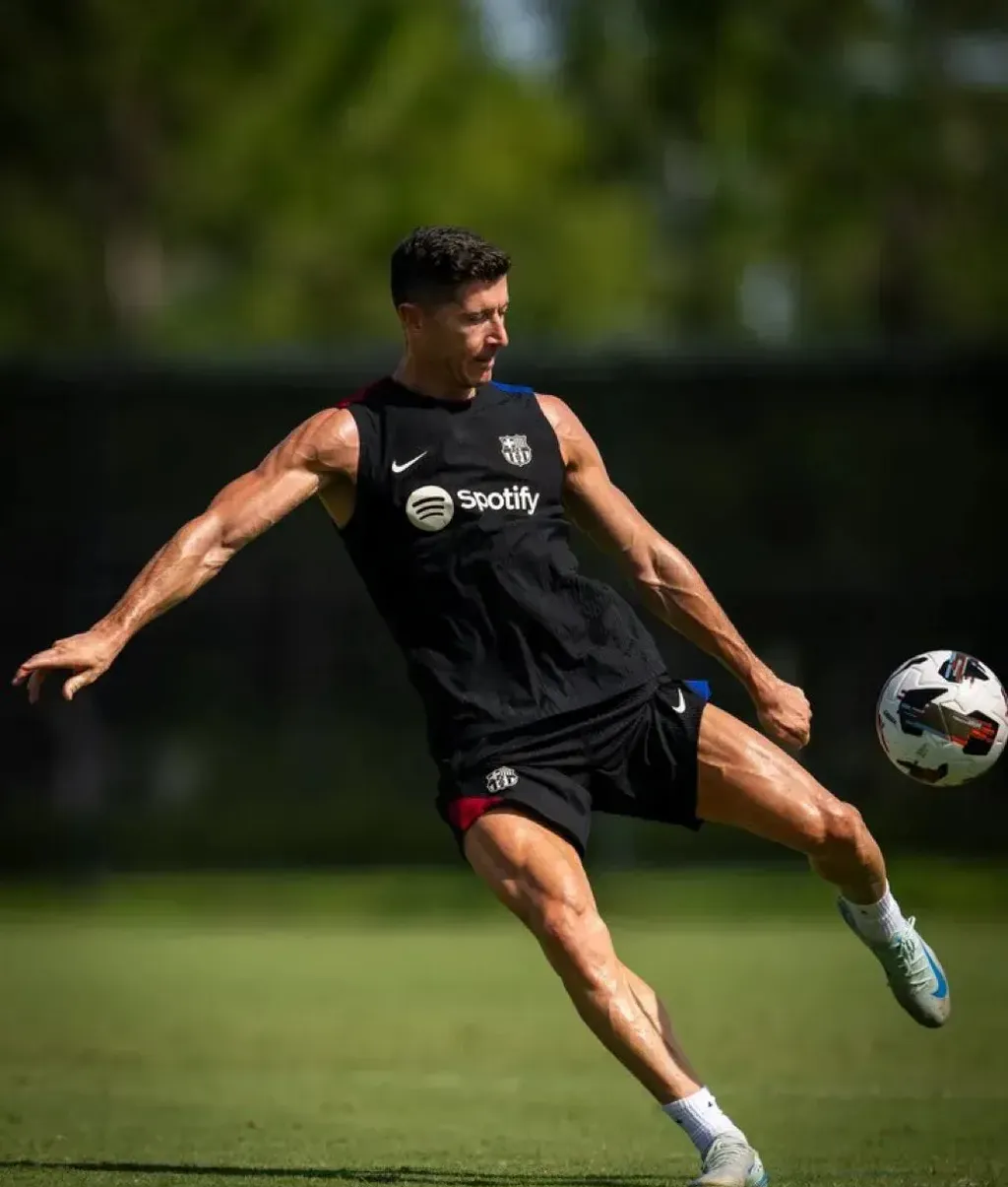 国际米兰翻盘美国，莱万点燃赛场