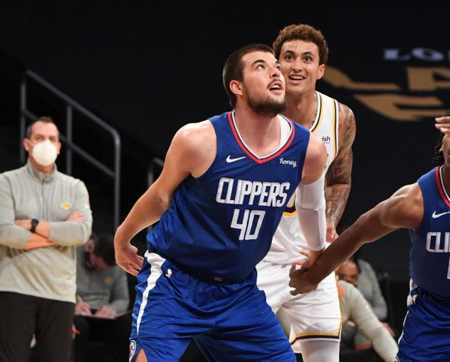 火箭惨败湖人,主教练提前收场离席 火箭惨败湖人,主教练提前收场离席