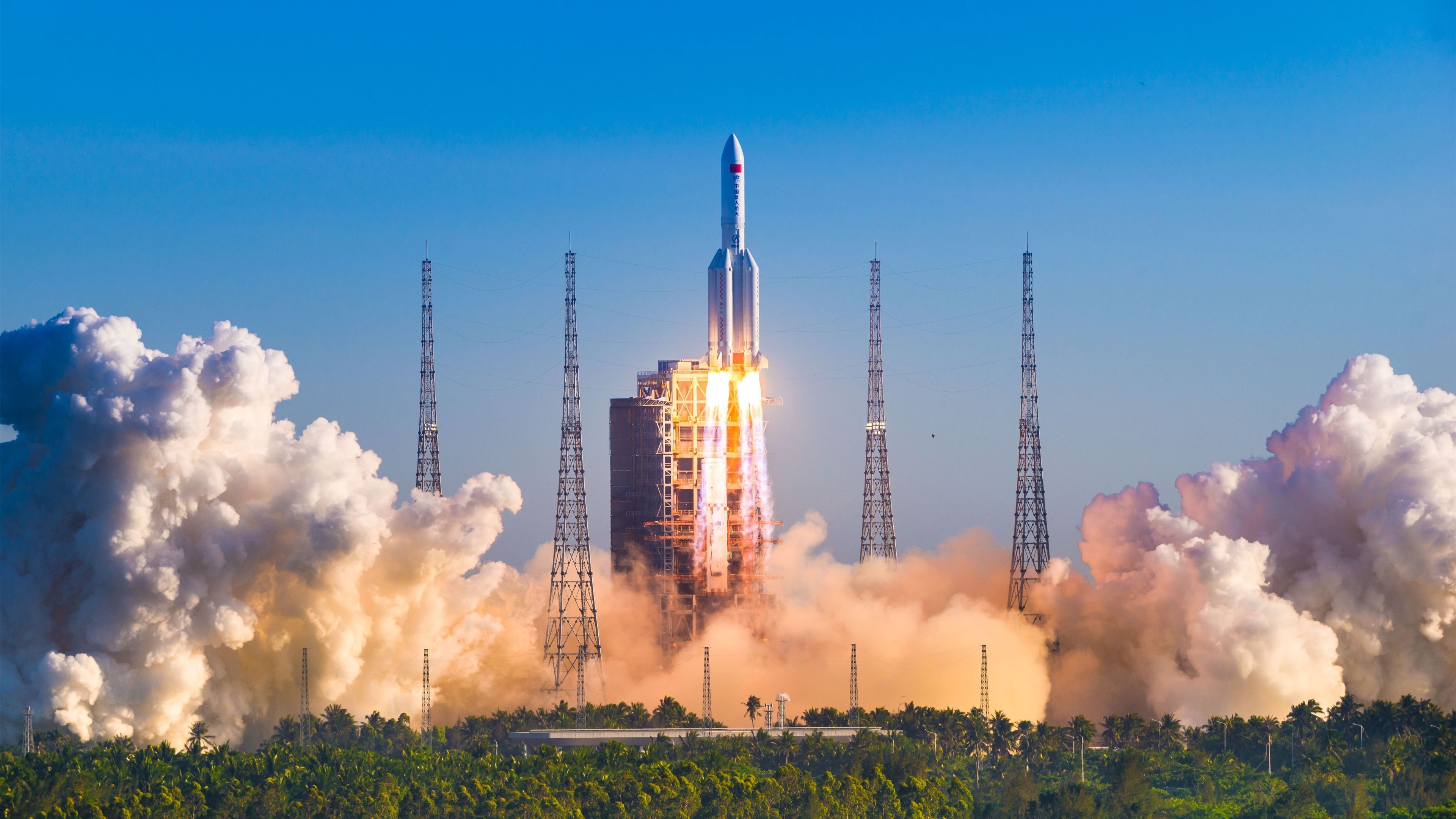 霓虹与怒吼，压力熔炉中锻造的冠军引擎