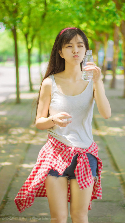 2026世界杯E组惊现冷门,泰国碾压波兰,卢卡库独木难支,中场控制成胜负手